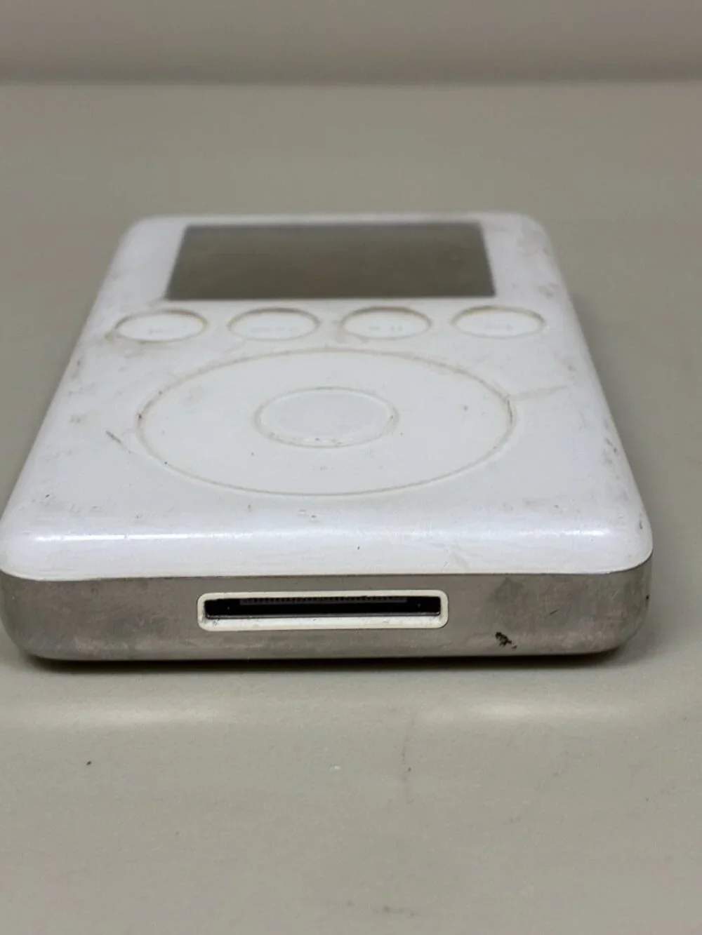 Apple iPod Classic 3rd Gen 15GB White A1040 EMC 1961 2003 MP3 FOR PARTS REPAIR